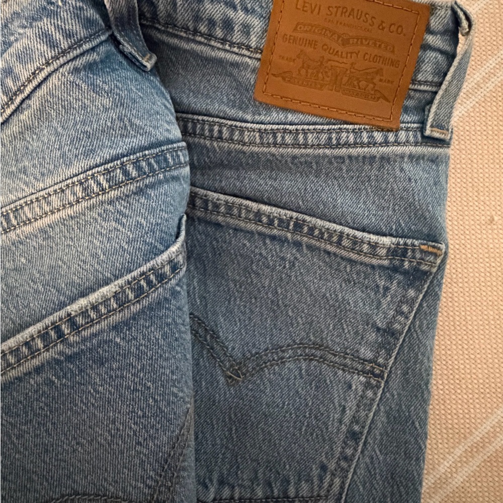 Levi's premium 70s high rise slim straight light wash denim women’s size w27xL29